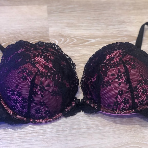 Victoria’s Secret Push-up Bra - Picture 2 of 4